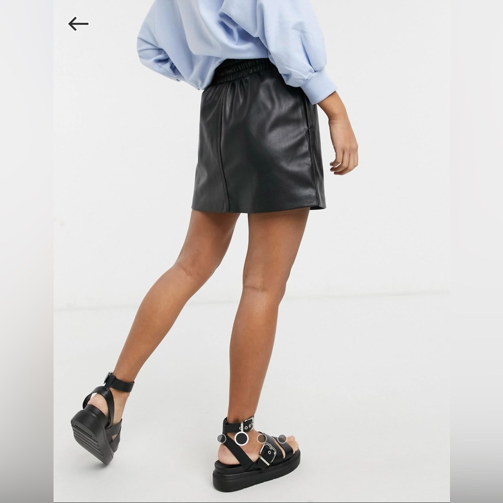 Topshop faux leather mini skirt - Picture 2 of 13